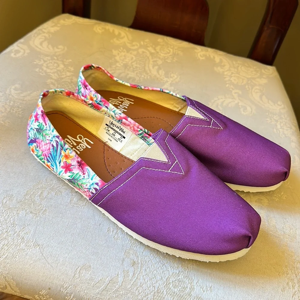 Brand new Yes We Vibe canvas espadrilles in purple/floral pattern - Picture 1 of 7